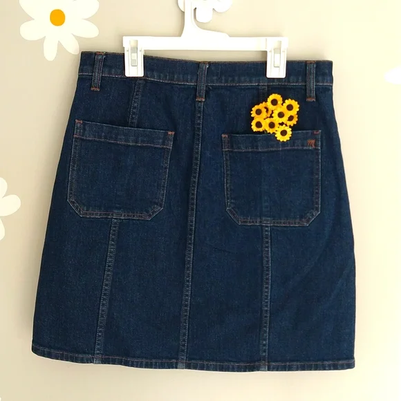 Madewell Button-Front Denim Skirt with Pockets - Picture 5 of 8